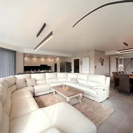 De Golfbreker Villa *